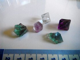 FLUORIET DIVERSE KLEUREN.   5 STUKS